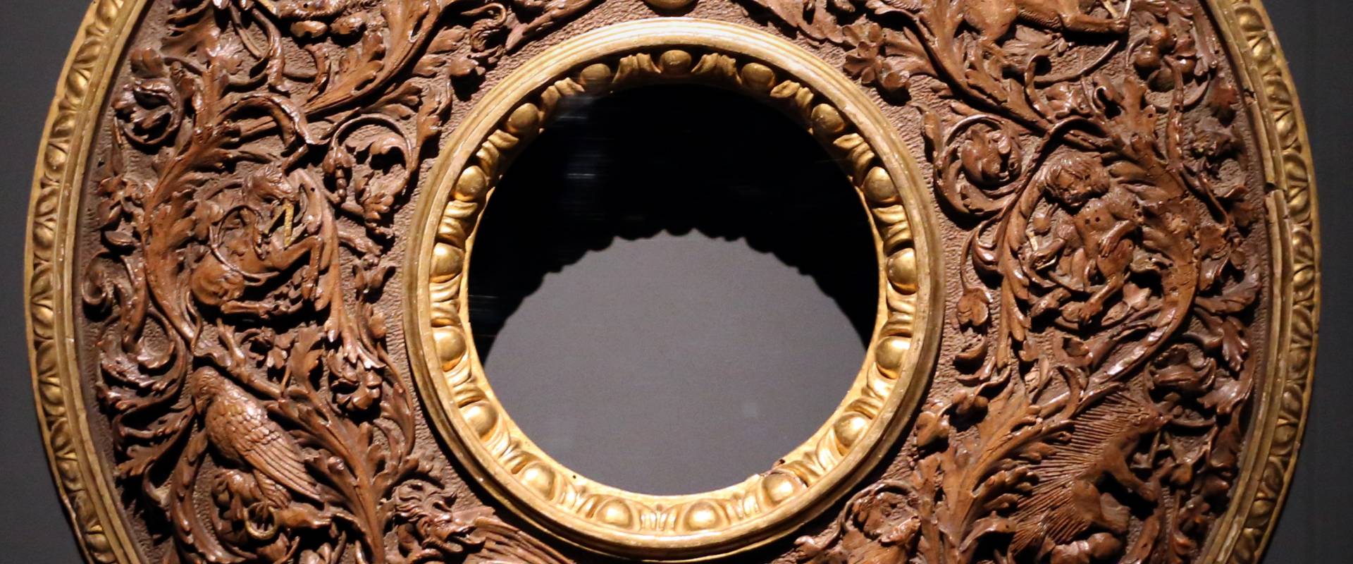 Intagliatore attivo a ferrara, cornice per specchio, 1505-10 ca. (v&amp;a) 01 foto di Sailko